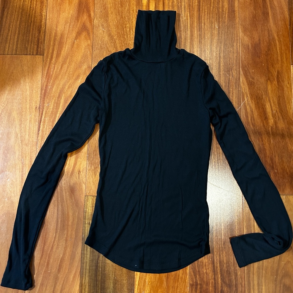 Fitted turtleneck